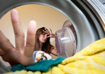 Как да се отървете от неприятната миризма от автоматична пералня?