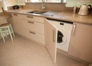 Пералня в кухнята: плюсове и минуси, опции за инсталиране