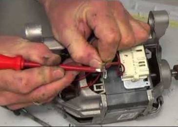 Смяна на четки на мотор на пералня Indesit