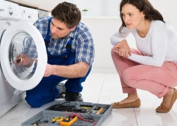 Кой трябва да ремонтира пералня в апартамент под наем?