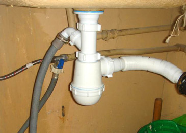 Монтаж на сифон за мивка с изход за пералня