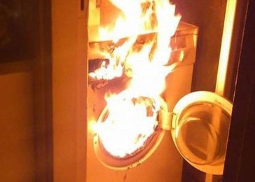 Какво да направите, ако пералнята ви се запали?