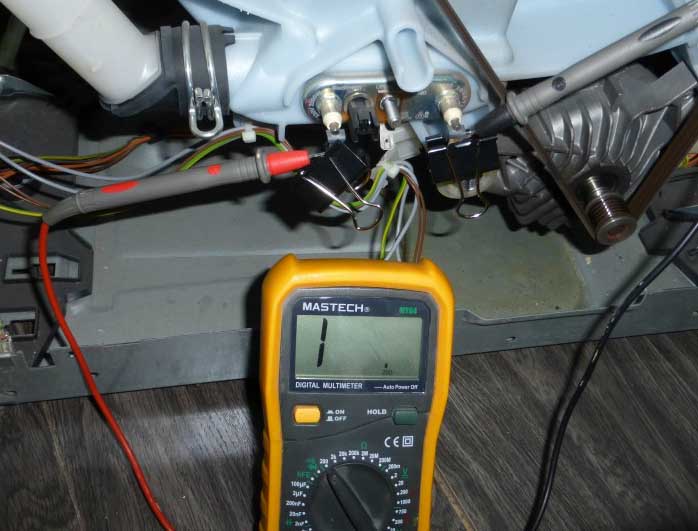 Проверка на нагревателния елемент на пералня с мултицет