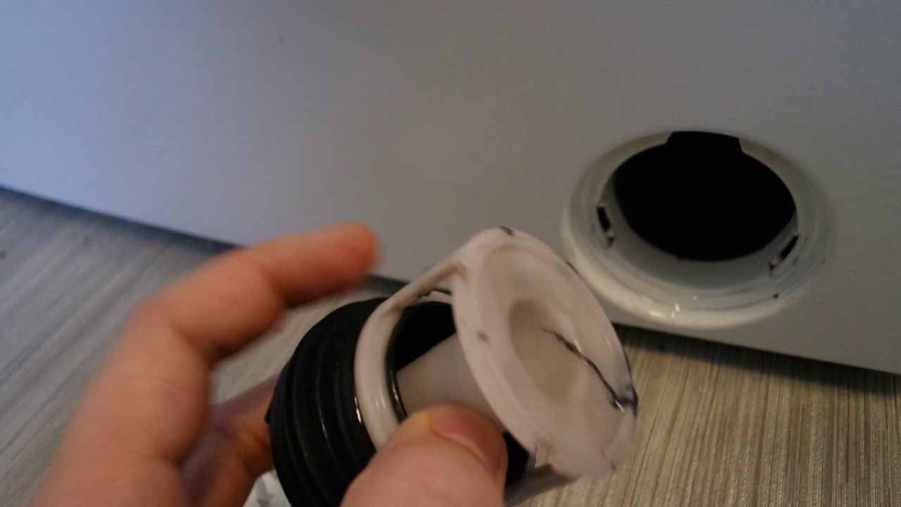 Почистване на дренажния филтър