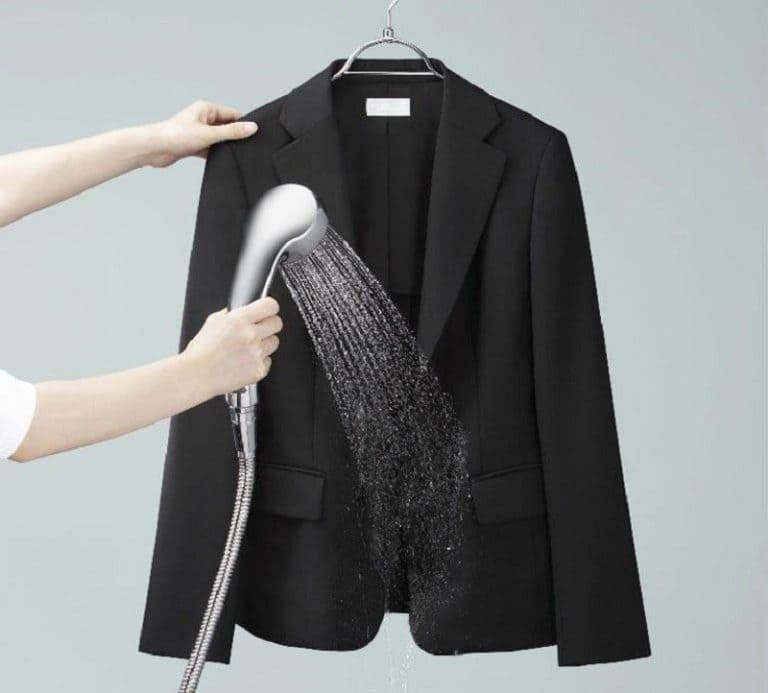 Третирайте якето си под душа