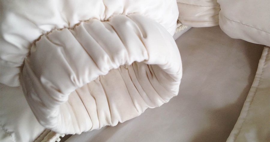 Избелване на бяло пухено яке