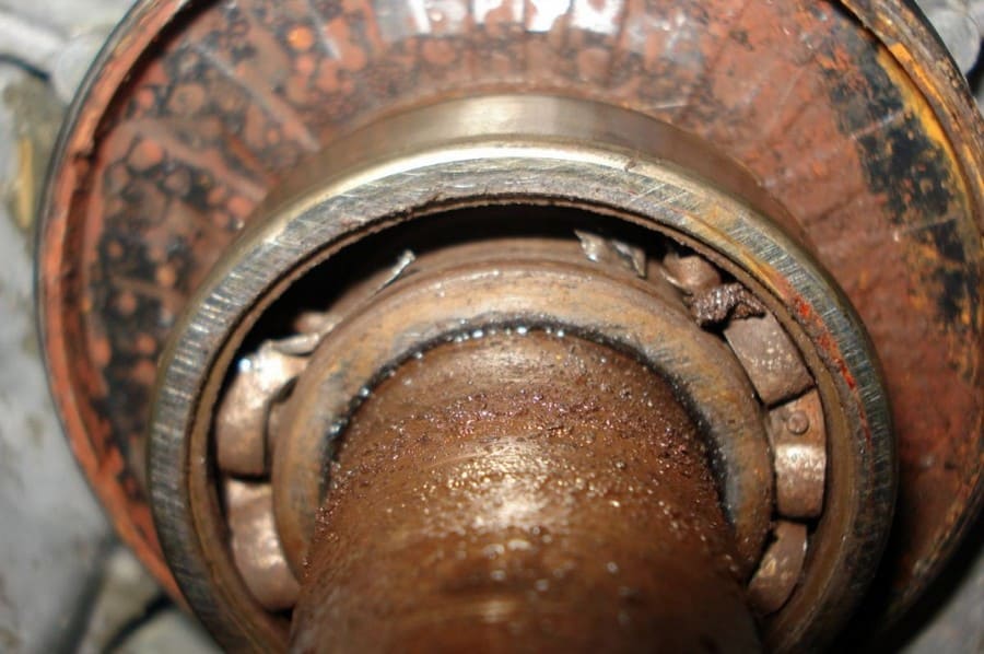 износване на лагерите на барабана на пералната машина