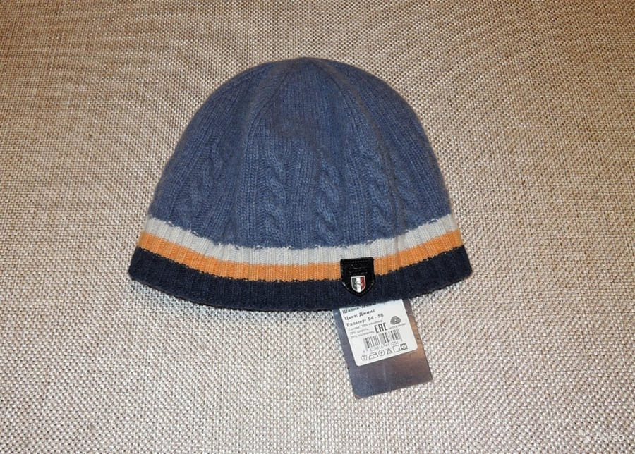 нова шапка с етикет