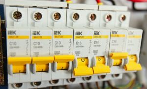 Пералнята избива по време на пране