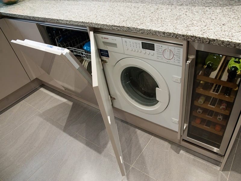 Каква е разликата между пералня за вграждане и обикновена?