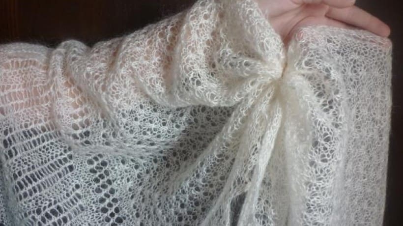 Как да избелите светъл пухен шал