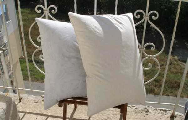 Как да изсушите възглавница със синтетичен пълнеж