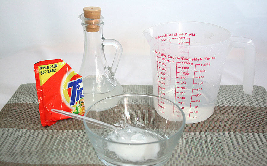 Измиване с домакински химикали