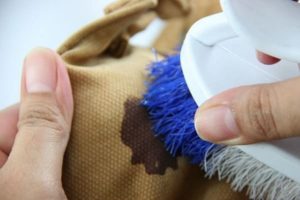 Как да премахнете петно ​​от трикотаж