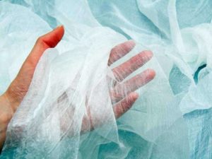 Как да измиете тюл от мазни петна