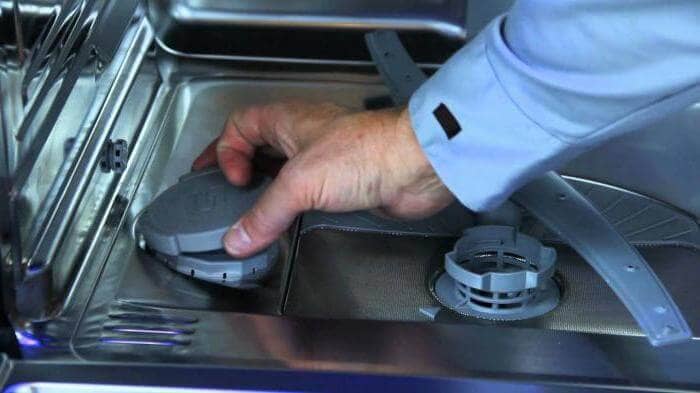 Къде да поставите специална сол за съдомиялна машина