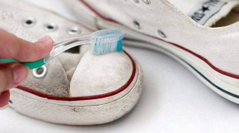 От обувките